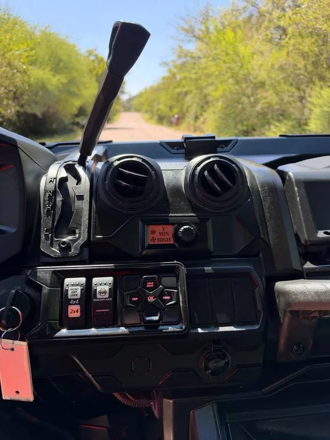 2024 Can-Am Defender Max HD10 Limited — photo 8