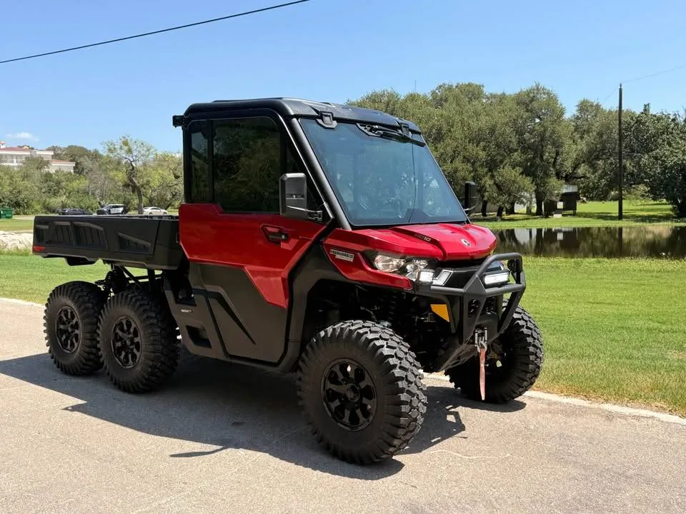 2025 Can-Am Defender 6x6 HD10 Limited — photo 3