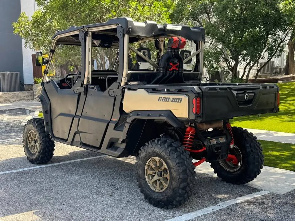 2022 Can-Am Defender Max HD10 XMR — photo 3