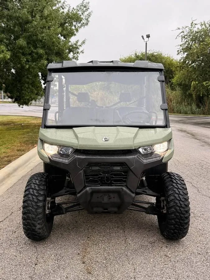 2021 Can-Am Defender Max HD8