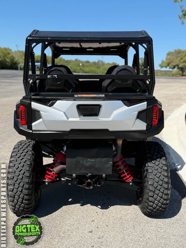 573057095_1997115061051673_478968743826818714_n